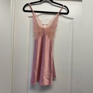 NWT lace plunge Victoria’s Secret slip pink - small/petite